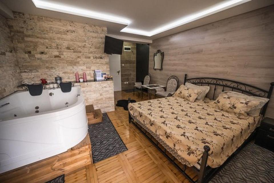 Onore Dell Amore Apartman Sa Djakuzijem Banja Koviljača Exteriör bild